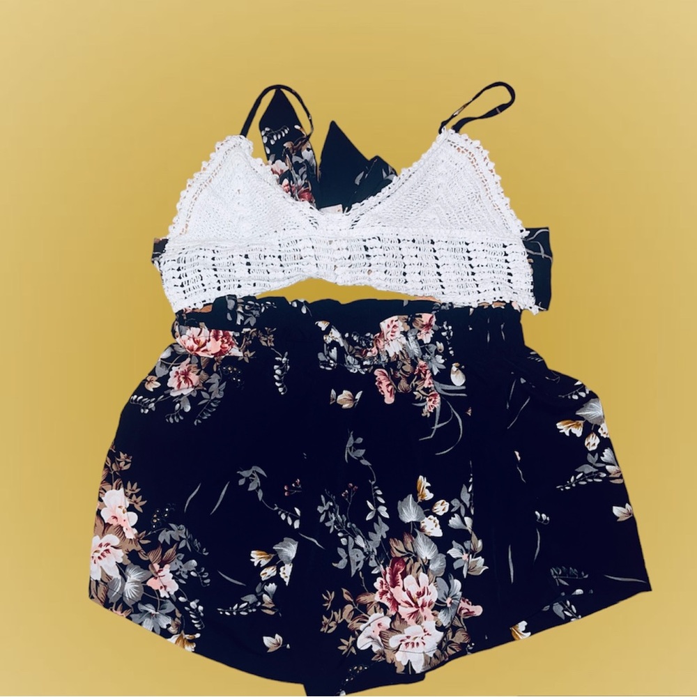 SHEIN Tie Back Crochet Cami
Top & Paperbag Waist Floral
Shorts Set
Multicolor